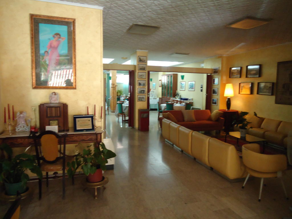 Hotel Ristorante Mommo Polistena Kültér fotó