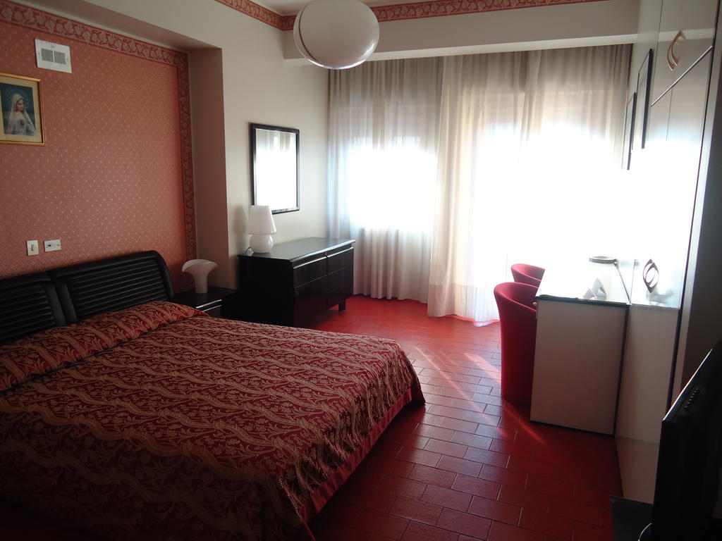 Hotel Ristorante Mommo Polistena Szoba fotó
