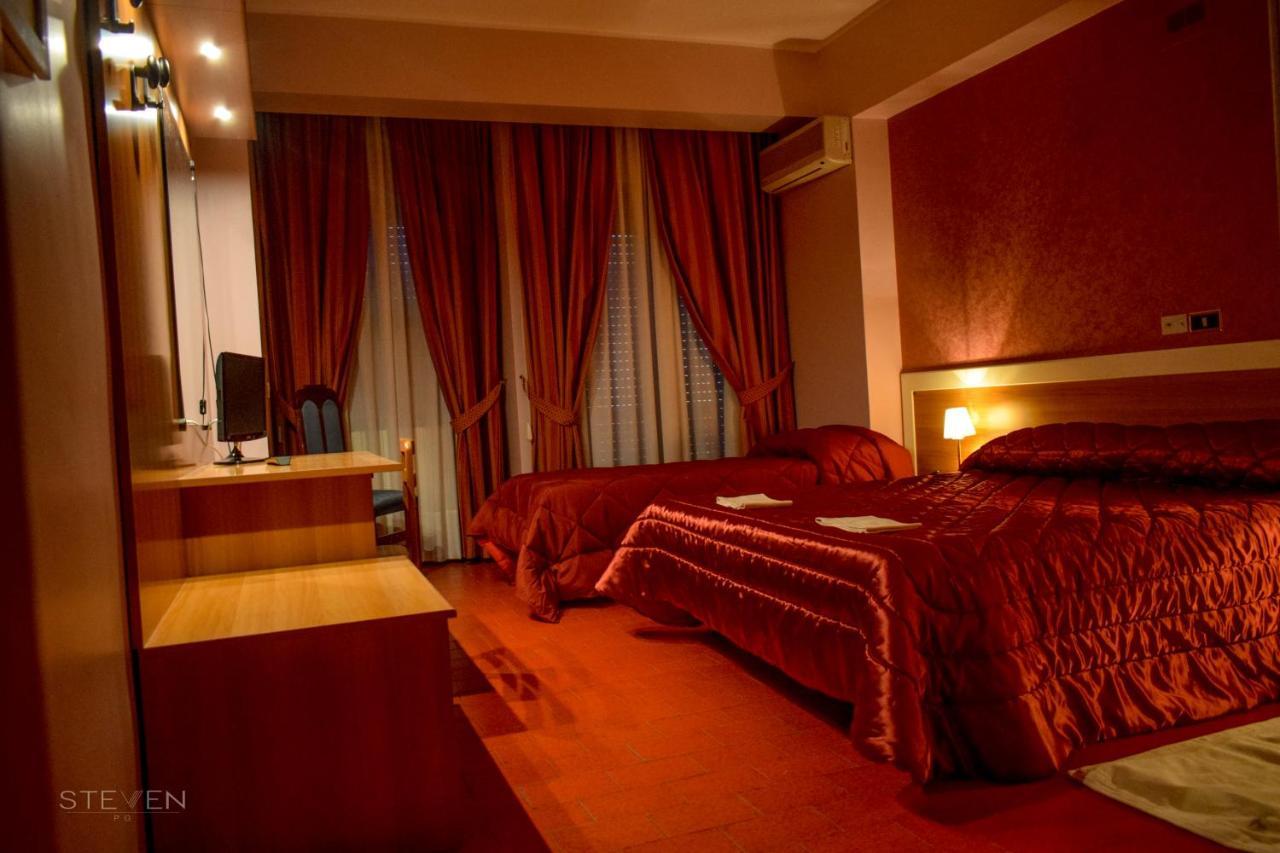 Hotel Ristorante Mommo Polistena Kültér fotó